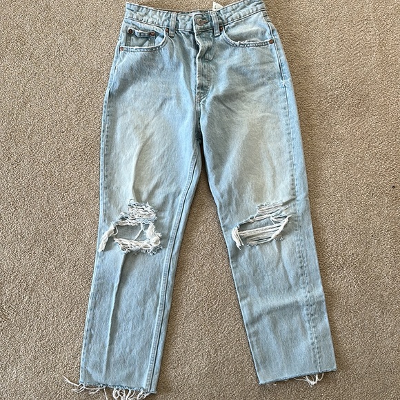 Zara crop jeans. Like new. Size US 4. Inseam 25 inches! 🔥 - Picture 2 of 8